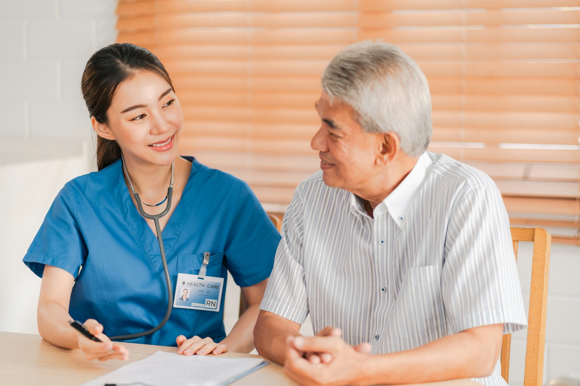 Comprehensive Senior Healthcare Services: Asian Elders Receive Expert Medical Advice and Support